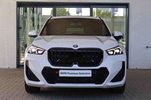 BMW X1 xDrive25e M sport pro | Panoramadak | Drive Assistant plus | Harman Kardon