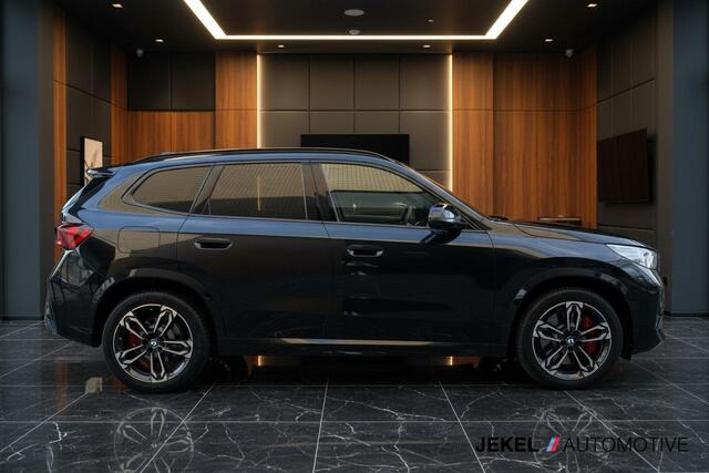 BMW X1 sDrive18i M-Sport Pro, Panoramadak, 19" LM velgen, Key less. Apple Carplay, enz