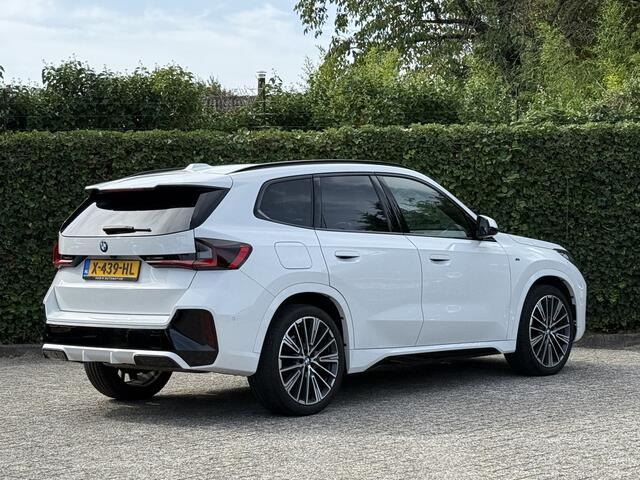 BMW X1 sDrive18i | M-Sport | 20'' | Harman/Kardon | Panorama | Camera | Comfort Access | Elek. Trekhaak | Driv. Ass. Plus | Elek. Trekhaak