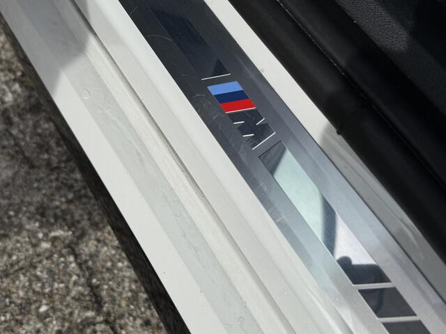 BMW X1 sDrive18i | M-Sport | 20'' | Harman/Kardon | Panorama | Camera | Comfort Access | Elek. Trekhaak | Driv. Ass. Plus | Elek. Trekhaak