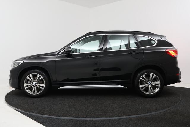 BMW X1 sDrive18i High Executive (TREKHAAK, CAMERA, STOELVERWARMING, DEALER ONDERHOUDEN)
