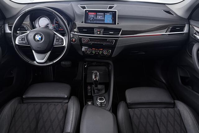 BMW X1 sDrive18i High Executive (TREKHAAK, CAMERA, STOELVERWARMING, DEALER ONDERHOUDEN)