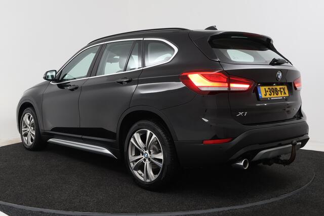 BMW X1 sDrive18i High Executive (TREKHAAK, CAMERA, STOELVERWARMING, DEALER ONDERHOUDEN)