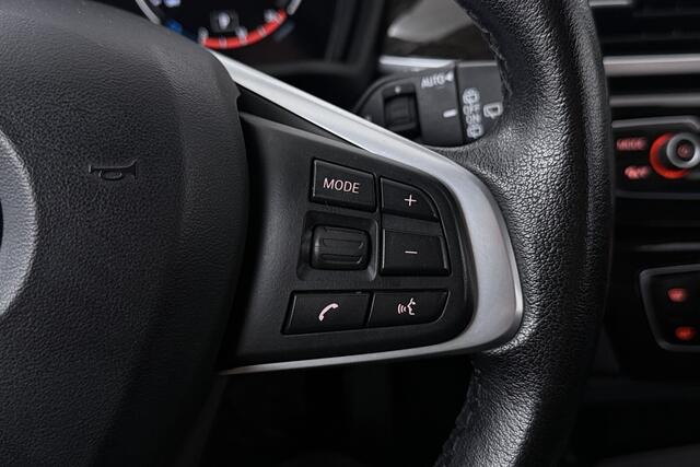 BMW X1 sDrive18i High Executive (TREKHAAK, CAMERA, STOELVERWARMING, DEALER ONDERHOUDEN)
