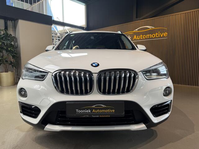 BMW X1 sDrive20i Executive M-PAKKET AUTOMAAT | LEDER | NAVIGATIE |