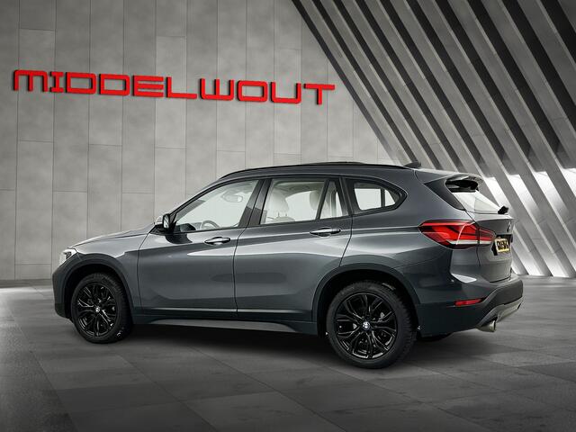 BMW X1 sDrive18i High Exe. Shadow-Line Pano-dak/Leder/18'LMV/Navi+ Keyless Start