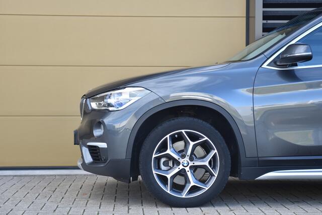 BMW X1 sDrive20i Orange Edition II * X-Line * Head-Up * Sportstoel * LED * Lichtpakket * Achteruitrijcamera *
