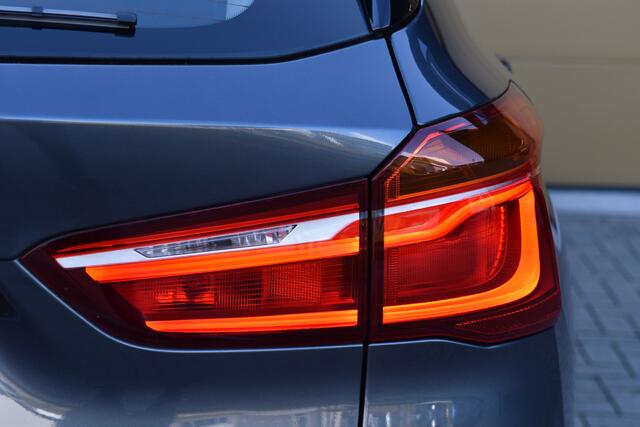 BMW X1 sDrive20i Orange Edition II * X-Line * Head-Up * Sportstoel * LED * Lichtpakket * Achteruitrijcamera *