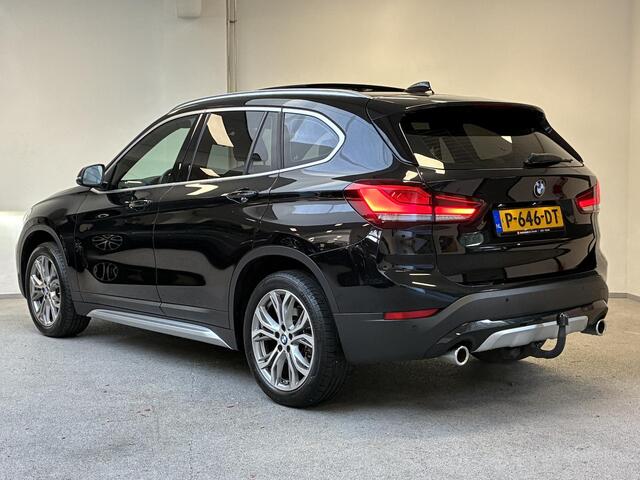 BMW X1 sDrive20i Business Edition Plus | TREKHAAK | PANO | CAMERA | CARPLAY |
