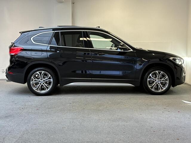 BMW X1 sDrive20i Business Edition Plus | TREKHAAK | PANO | CAMERA | CARPLAY |