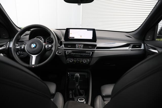 BMW X1 xDrive25e 220pk M-Sport Pano|Trekh|Memory|H&K|HUD|Leder