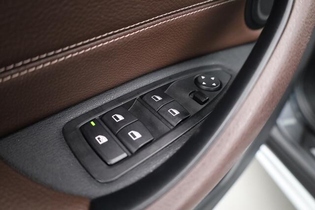 BMW X1 sDrive20i Orange Edition II | Rijklaar! | Navi | Cruise | Pano | Trekhaak | Stoelverw. | HUD | PDVC V+A | 18"