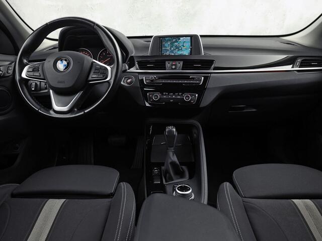 BMW X1 sDrive20i Executive 192Pk Automaat (NAVIGATIE, CLIMATE, TREKHAAK, SPORTSTOELEN, GETINT GLAS, PARKEERSENSOREN, NIEUWSTAAT)