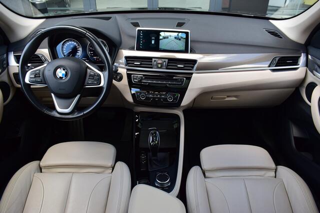 BMW X1 sDrive20i Orange Edition II | Schuif-/ Kanteldak | Stoelverwarming | Leder | Head-up Display |