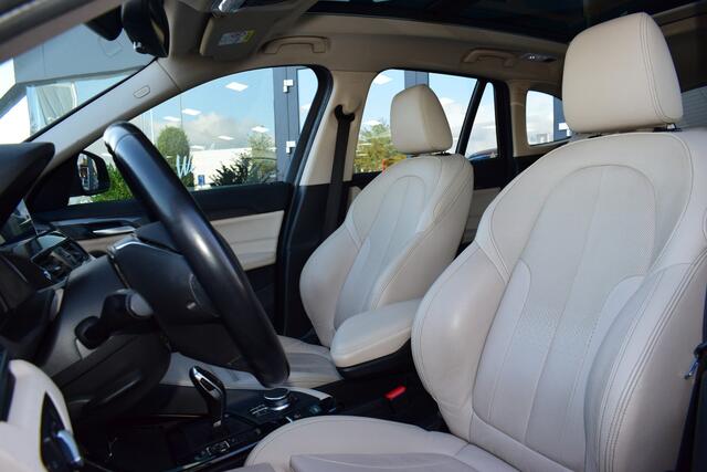 BMW X1 sDrive20i Orange Edition II | Schuif-/ Kanteldak | Stoelverwarming | Leder | Head-up Display |