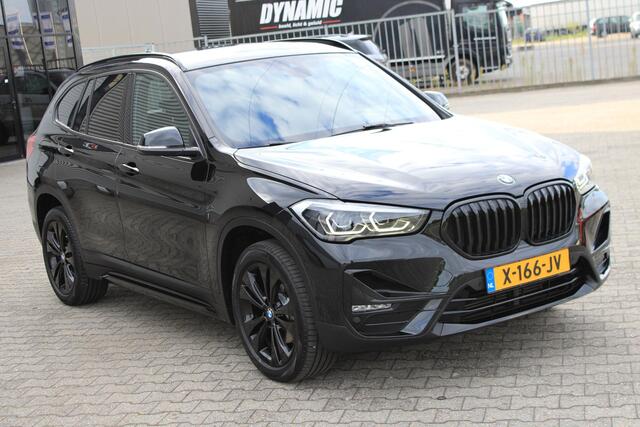 BMW X1 sDrive18i Camera | Stoelverwarming | Navi | Leder | Stoelverwarming | Sportline | Zwarte Velgen | DAB