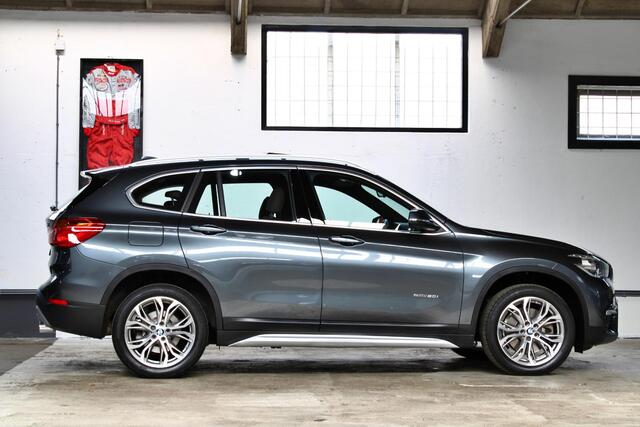 BMW X1 sDrive20i High Executive xLine | Panoramadak | LED | Leder | HUD | NL geleverd