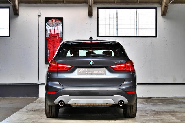 BMW X1 sDrive20i High Executive xLine | Panoramadak | LED | Leder | HUD | NL geleverd