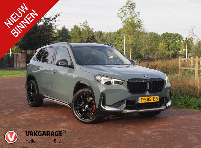 BMW X1 sDrive18i | NIEUW MODEL | Trekhaak | 19Inch | Sportstoelen met geheugen | Sfeerverlichting | Camera | Leer |