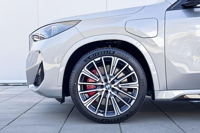 BMW X1 xDrive30e M-Sport Pro / 20 inch / Glazendak / Driving Assistant Plus / Trekhaak / Head Up Display