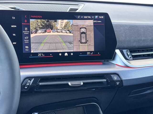 BMW X1 xDrive30e M-Sport Pro / 20 inch / Glazendak / Driving Assistant Plus / Trekhaak / Head Up Display