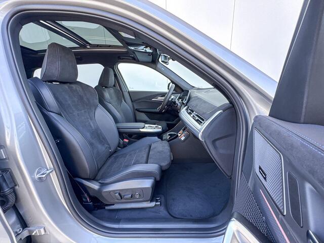 BMW X1 xDrive30e M-Sport Pro / 20 inch / Glazendak / Driving Assistant Plus / Trekhaak / Head Up Display