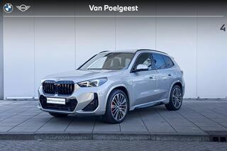 BMW X1 xDrive30e M-Sport Pro / 20 inch / Glazen