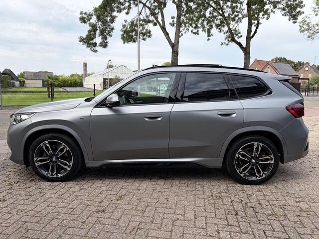 BMW X1 sDrive18i Frozen Grey M-Sport Pano Leer HUD Har/Ka