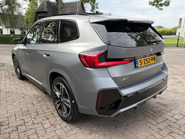 BMW X1 sDrive18i Frozen Grey M-Sport Pano Leer HUD Har/Ka