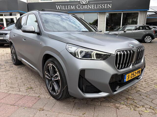 BMW X1 sDrive18i Frozen Grey M-Sport Pano Leer HUD Har/Ka