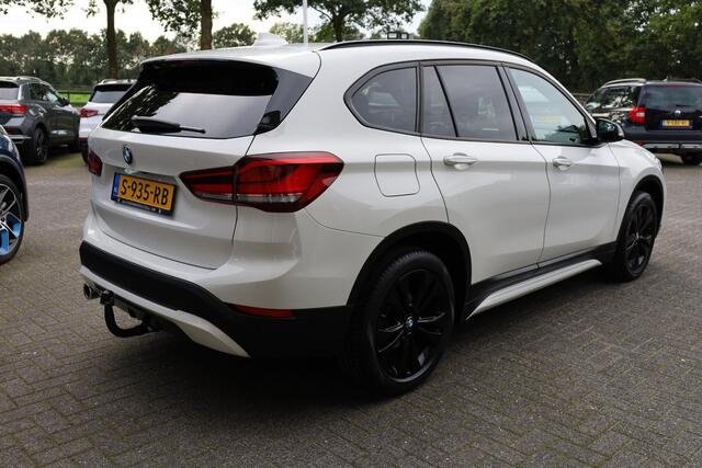 BMW X1 sDrive18i High Executive TREKHAAK-AFN STOELVERW. CAMERA ELEC.KLEP NAVI CRUISE DAB CRUISE CLIMA 2XPDC 18''LMV