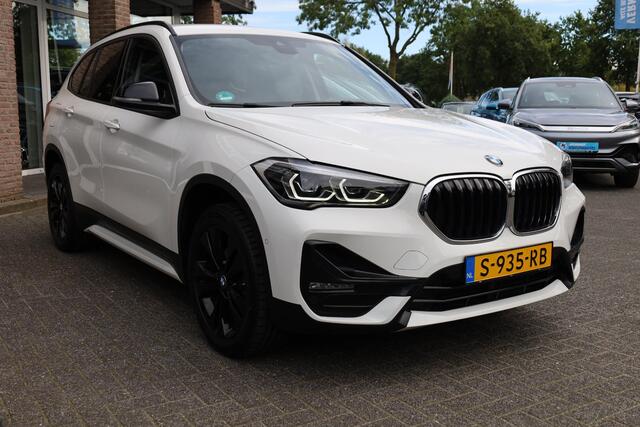 BMW X1 sDrive18i High Executive TREKHAAK-AFN STOELVERW. CAMERA ELEC.KLEP NAVI CRUISE DAB CRUISE CLIMA 2XPDC 18''LMV