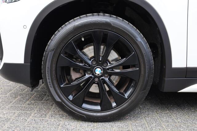BMW X1 sDrive18i High Executive TREKHAAK-AFN STOELVERW. CAMERA ELEC.KLEP NAVI CRUISE DAB CRUISE CLIMA 2XPDC 18''LMV