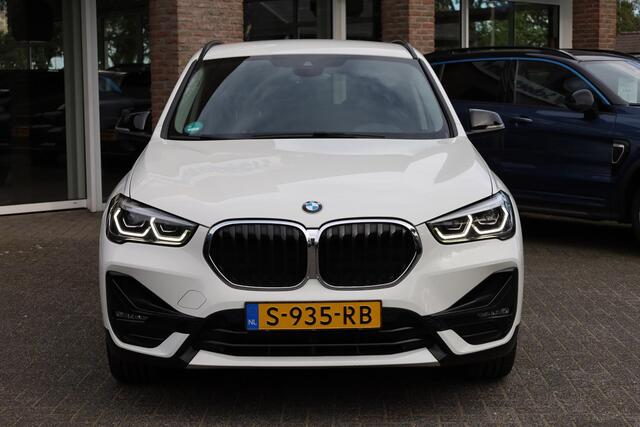 BMW X1 sDrive18i High Executive TREKHAAK-AFN STOELVERW. CAMERA ELEC.KLEP NAVI CRUISE DAB CRUISE CLIMA 2XPDC 18''LMV