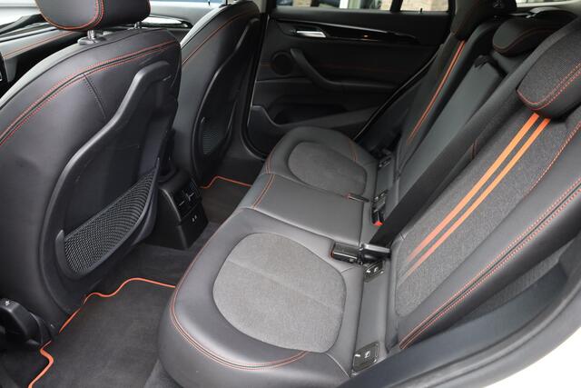 BMW X1 sDrive18i High Executive TREKHAAK-AFN STOELVERW. CAMERA ELEC.KLEP NAVI CRUISE DAB CRUISE CLIMA 2XPDC 18''LMV
