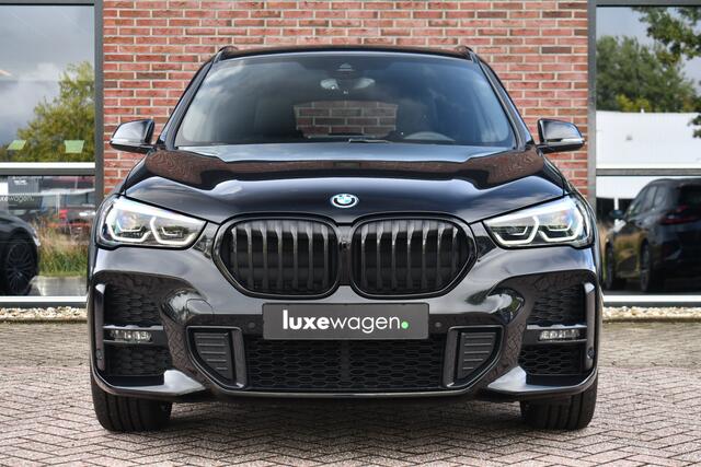 BMW X1 xDrive25e 220pk M-Sport 19inch Leder Stuurverw LED El-klep DAB BTW-auto!