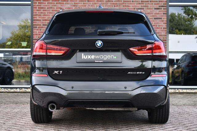 BMW X1 xDrive25e 220pk M-Sport 19inch Leder Stuurverw LED El-klep DAB BTW-auto!