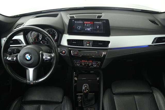 BMW X1 sDrive20i VDL Nedcar Edition (PANORAMADAK, CAMERA, STOELVERWARMING, PARKEERSENSOREN)