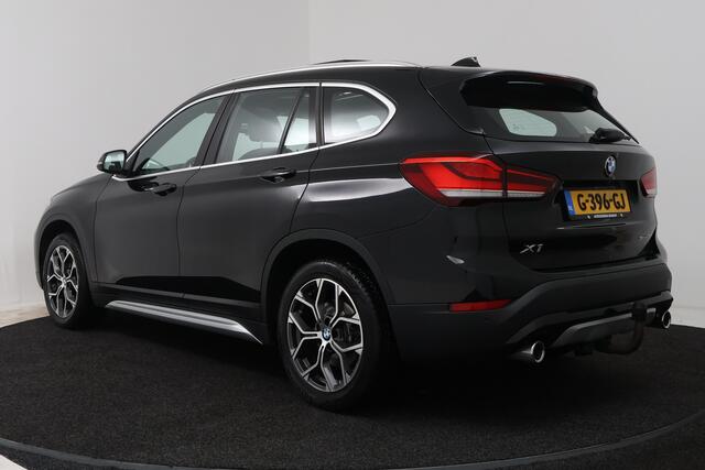 BMW X1 sDrive20i VDL Nedcar Edition (PANORAMADAK, CAMERA, STOELVERWARMING, PARKEERSENSOREN)