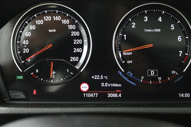 BMW X1 sDrive20i VDL Nedcar Edition (PANORAMADAK, CAMERA, STOELVERWARMING, PARKEERSENSOREN)