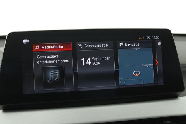 BMW X1 sDrive20i VDL Nedcar Edition (PANORAMADAK, CAMERA, STOELVERWARMING, PARKEERSENSOREN)
