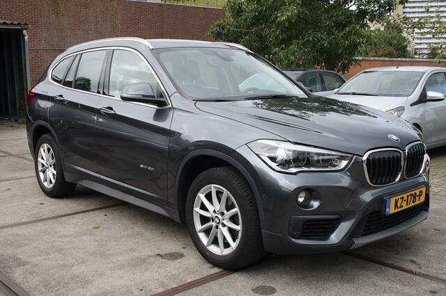 BMW X1 sDrive20i High Executive / NAP / Nieuwstaat 1ste Eig. / Trekhaak / Leder