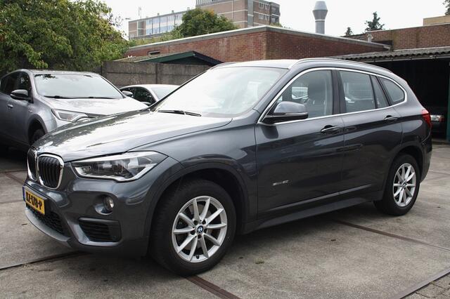 BMW X1 sDrive20i High Executive / NAP / Nieuwstaat 1ste Eig. / Trekhaak / Leder
