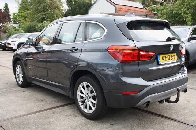 BMW X1 sDrive20i High Executive / NAP / Nieuwstaat 1ste Eig. / Trekhaak / Leder