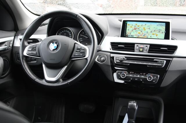BMW X1 sDrive20i High Executive / NAP / Nieuwstaat 1ste Eig. / Trekhaak / Leder