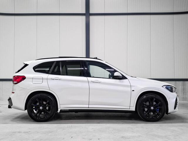BMW X1 xDrive20i M Sport | Trekhaak 2000kg | Panoramadak | Uniek! | Extreem netjes! |