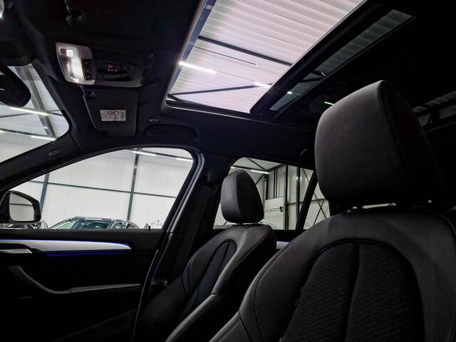 BMW X1 xDrive20i M Sport | Trekhaak 2000kg | Panoramadak | Uniek! | Extreem netjes! |