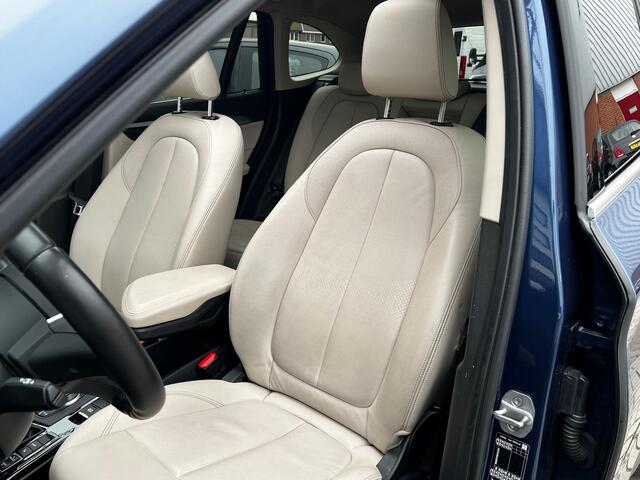 BMW X1 xDrive25e High Executive 220 PK Plug in Hybride | Panoramdak | Navigatie | 19" Velgen | Leder Int | Park Assist | DAB | Keyless | 1e Eigenaar!