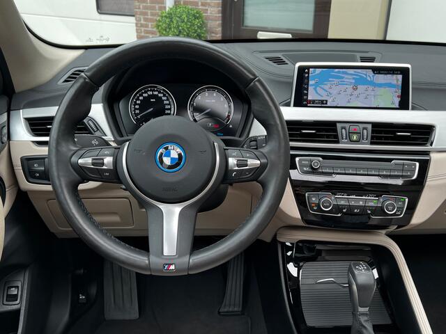 BMW X1 xDrive25e High Executive 220 PK Plug in Hybride | Panoramdak | Navigatie | 19" Velgen | Leder Int | Park Assist | DAB | Keyless | 1e Eigenaar!