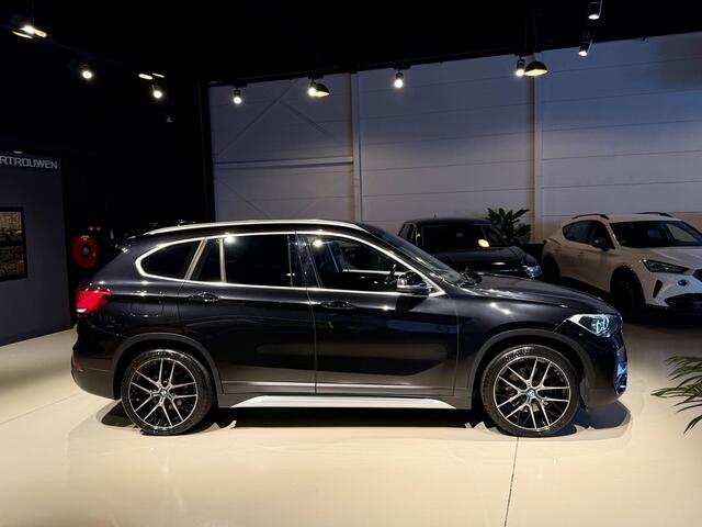 BMW X1 xDrive25e High-Exe Camera|Leer|LED|220pk 2021 Zwart Metallic